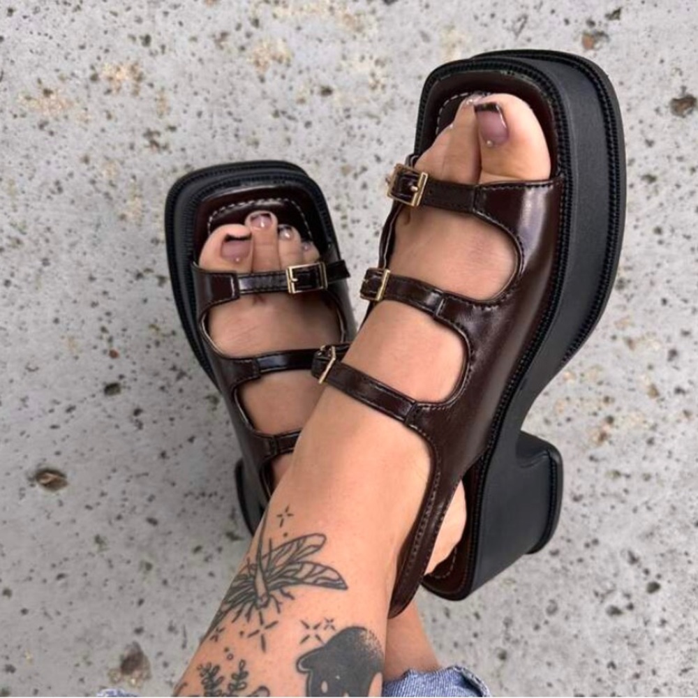 Y2K chunky sandals